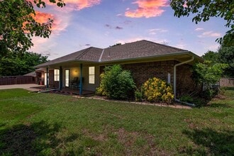 Building Photo - 1829 Ranchwood Dr