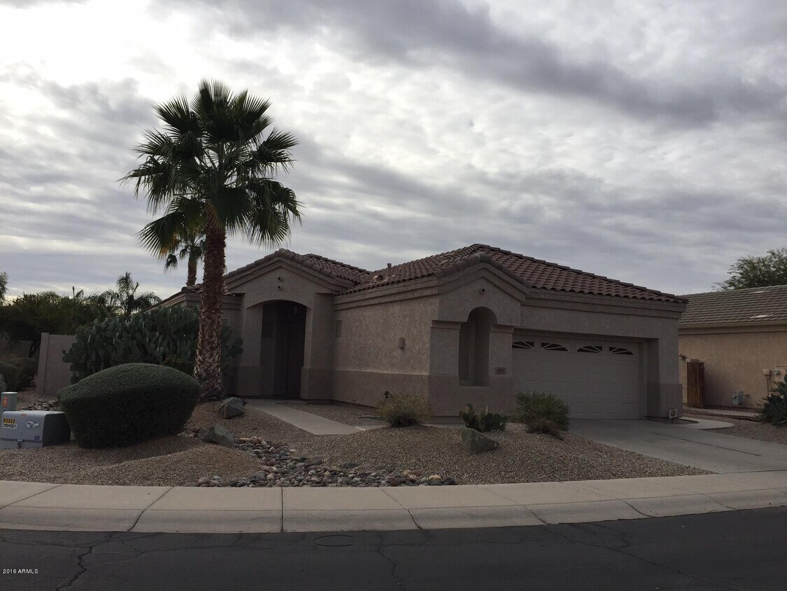 Primary Photo - 853 W Raven Dr