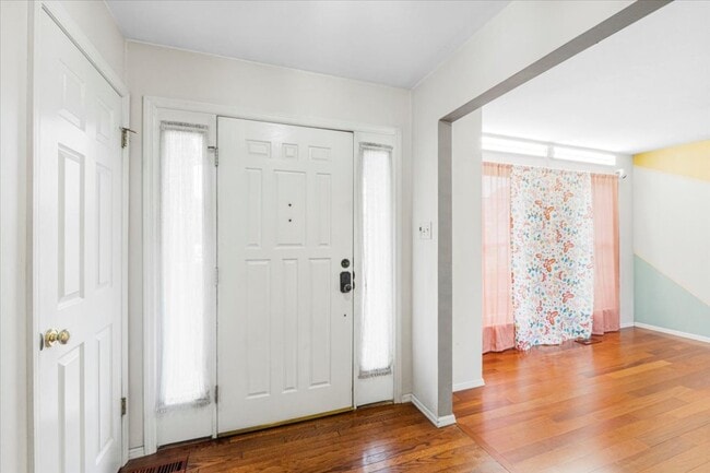 Building Photo - 208 Kylewood Ct