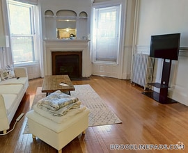 Building Photo - 1071 Beacon St