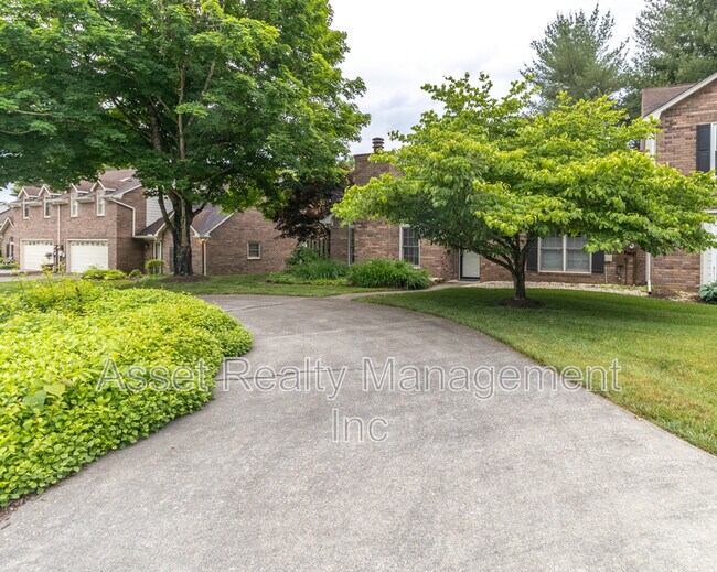Building Photo - 707 Landing Ln