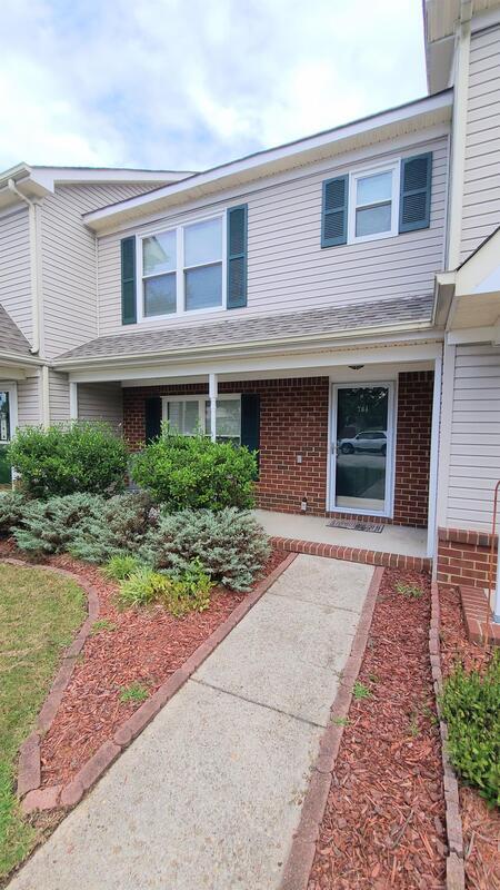 Building Photo - 704 Brisa Ct