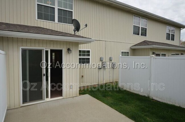 Foto del edificio - 13624 Oak Valley Dr