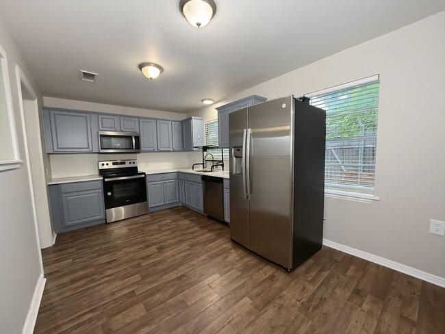Building Photo - 701 N Mirick Ave
