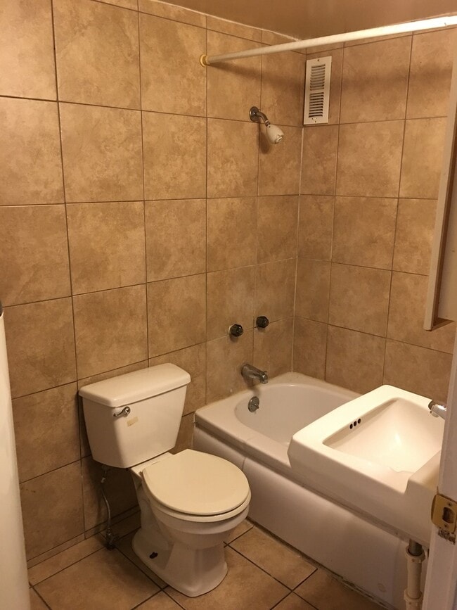 Foto del edificio - 4647 N Brady St