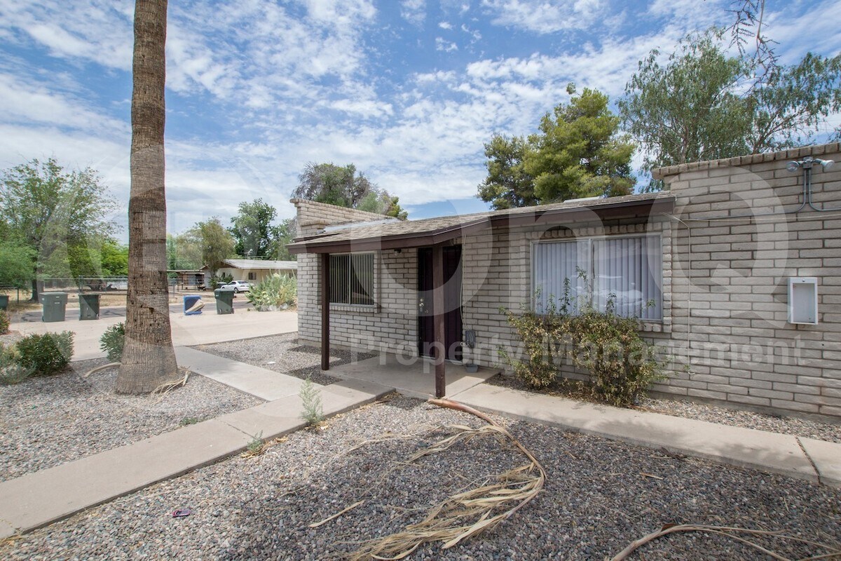 Foto principal - 2201 W Belmont Ave