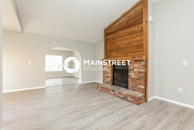 Building Photo - 3 Bedroom Pet-Friendly Home in Sanford, FL...