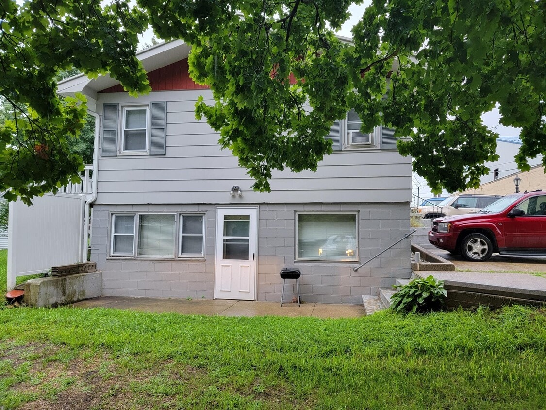 317 N Warren Ave Unit A, Big Rapids, MI 49307 Apartments in Big