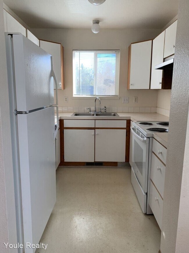 Building Photo - 4 br, 2 bath House - 121 Edwards St
