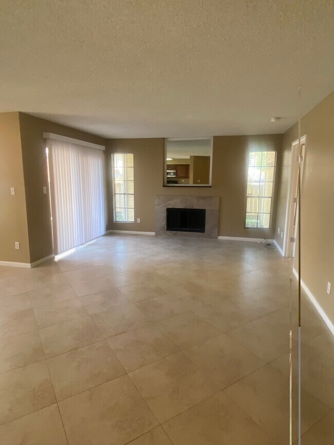 Foto del edificio - 8724 Mallard Reserve Dr