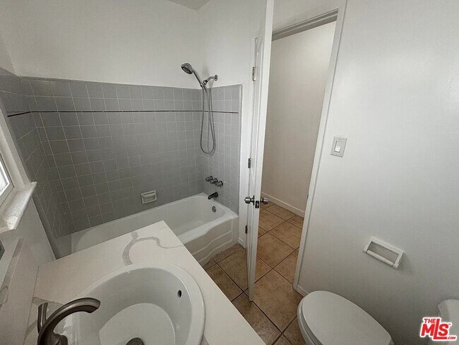 Foto del edificio - 4131 Palmwood Dr