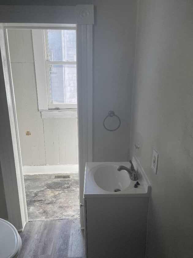 Foto del edificio - 683 Berryman Ave