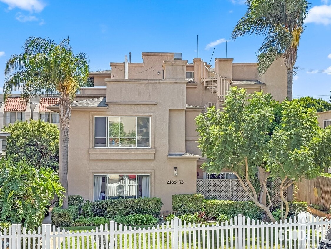 Primary Photo - Great 2B/2.5BA Townhouse in PB with Roofto...