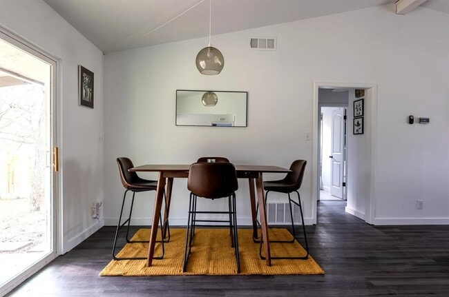 Foto del edificio - 9715 Dallum Dr