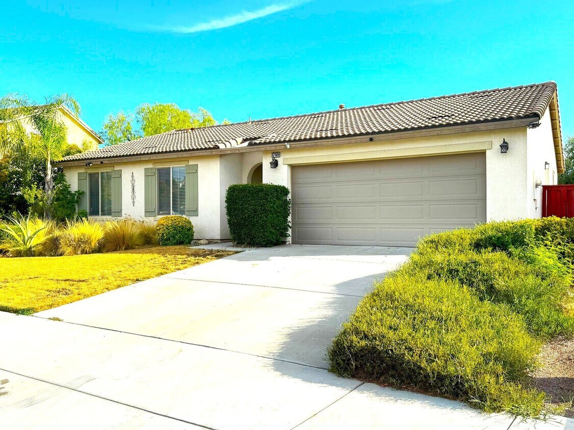 Primary Photo - Single story house with Mountain views - c...