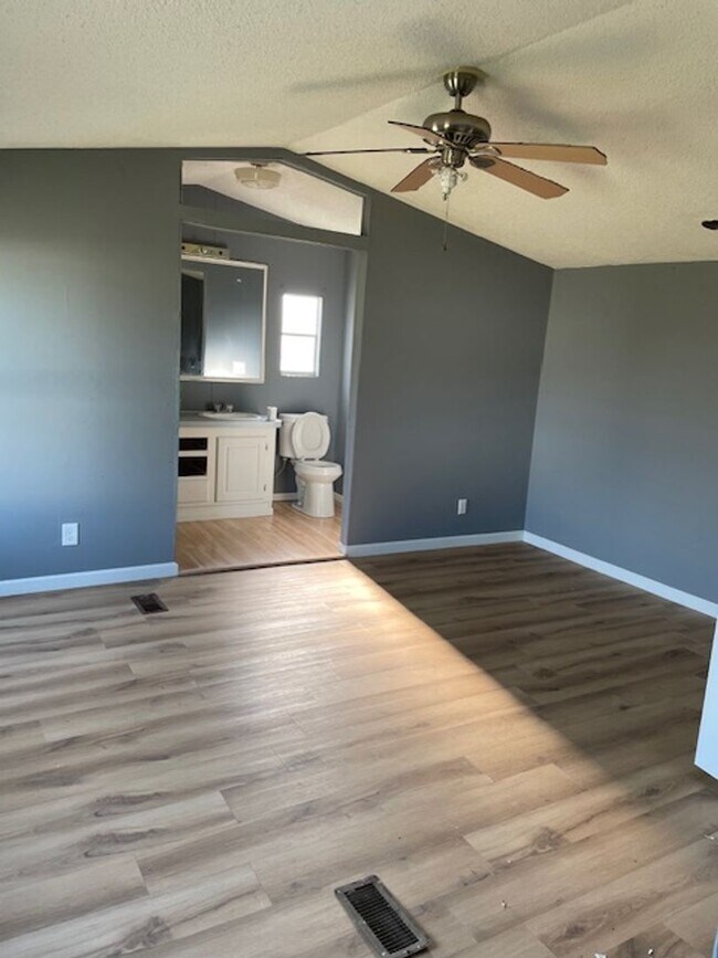 Foto del edificio - 1423 N Arapahoe St