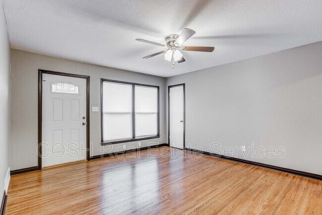 Building Photo - 726 S Oliver Ave