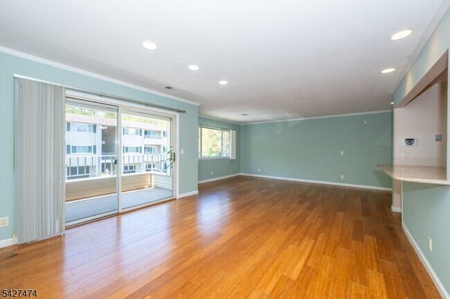 Foto del edificio - 50 W Lindsley Rd