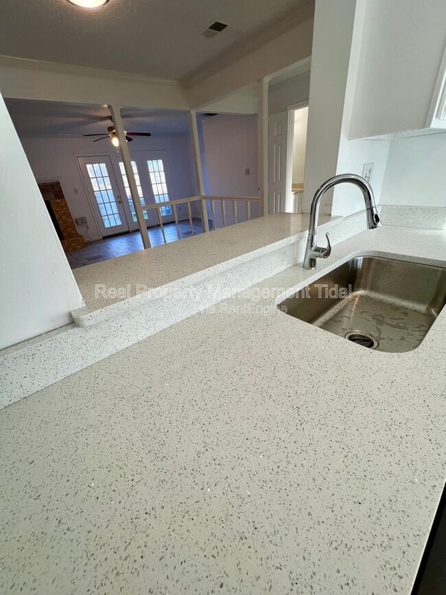 Foto del edificio - 320 Fairfax Terrace