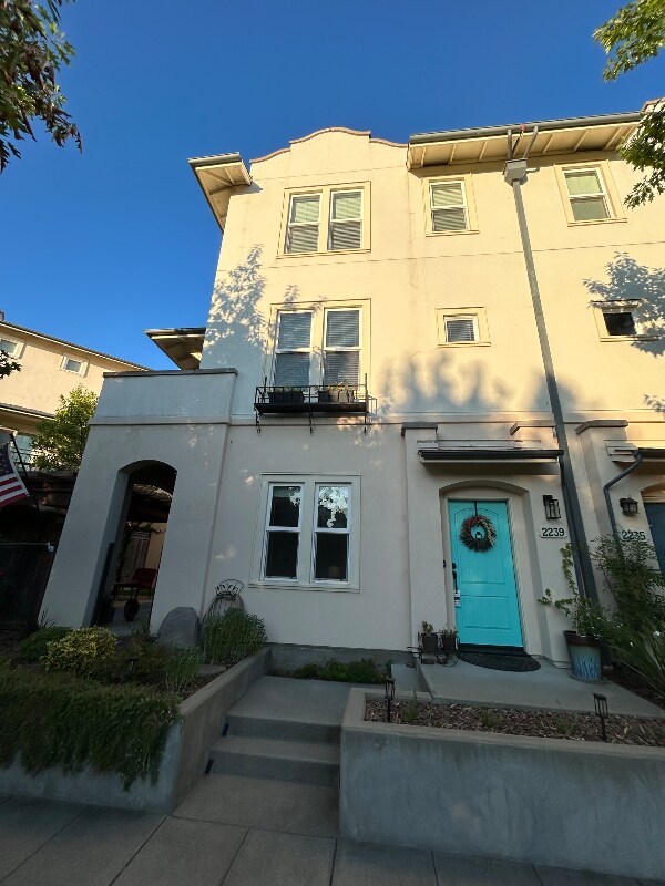 Foto del edificio - 2239 Hutchinson St