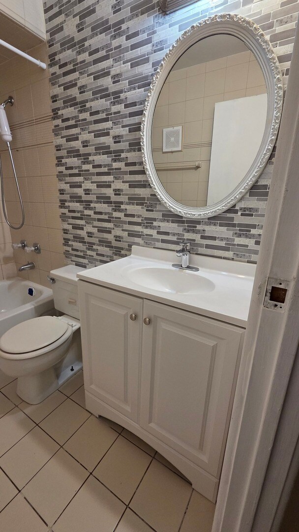 Foto del edificio - 9368 Bay Colony Dr