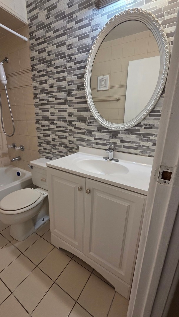 Building Photo - 9368 Bay Colony Dr