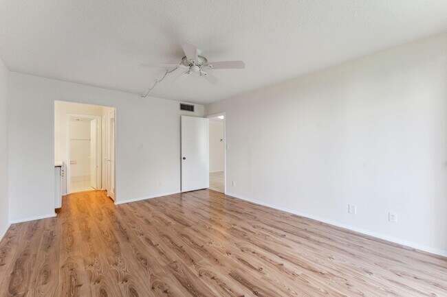 Foto del edificio - 250 NW 67th St