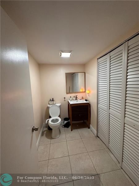 Foto del edificio - 8353 Trent Ct