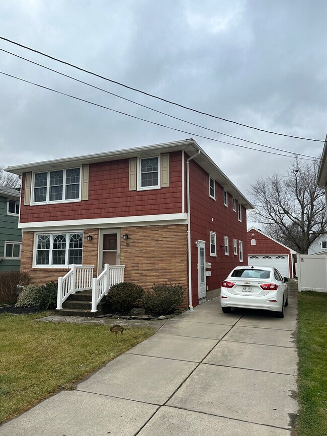 Building Photo - 117 Klinger Ave