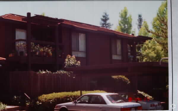Primary Photo - Lake Hills Apartments