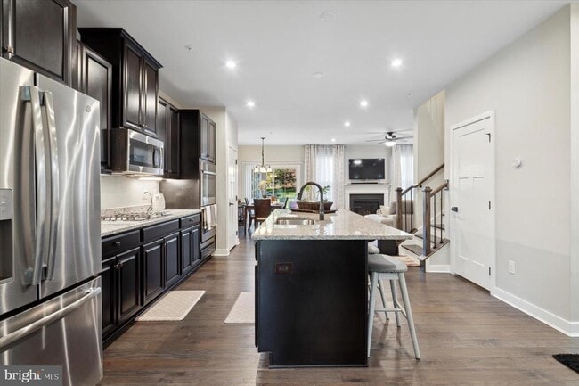 Building Photo - 1215 Benjamin Dr