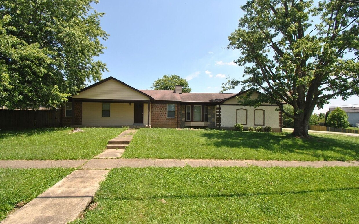 Available 8/1/26 - East Louisville 3 bed, 1.5 bath ranch on corner lot - Available 8/1/26 - East Louisville 3 bed, 1.5 bath ranch on corner lot
