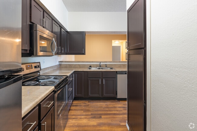 2BR, 2BA - 1,117SF - Oaks Hackberry Creek