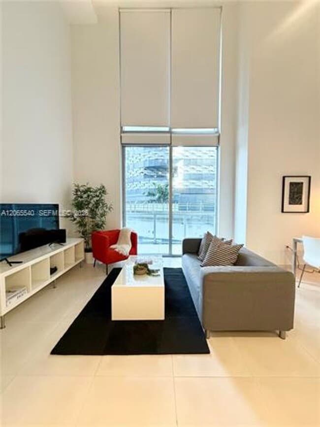Building Photo - 1050 Brickell Ave