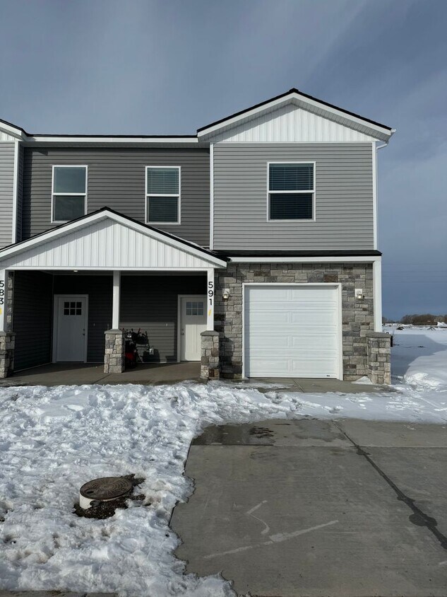 Primary Photo - Brand New & Modern 2-Story Town Home for R...