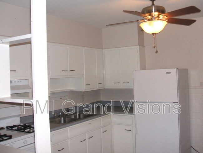 Building Photo - 31 Sickles Dr