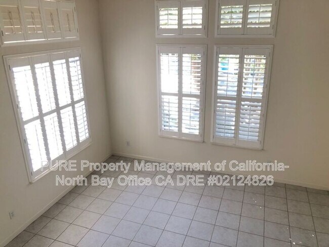 Building Photo - 516 Hawk Dr