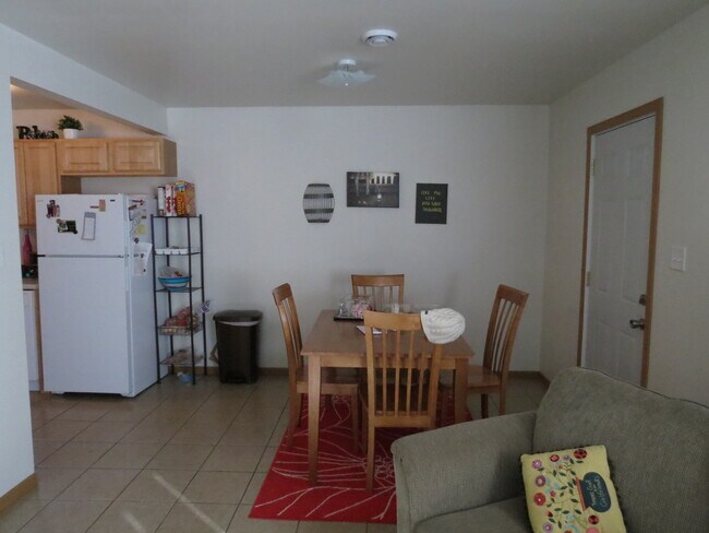 Building Photo - 1526 Starview Dr