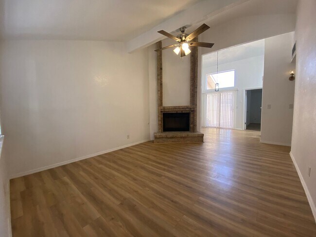 Building Photo - EASTSIDE DUPLEX FOR RENT