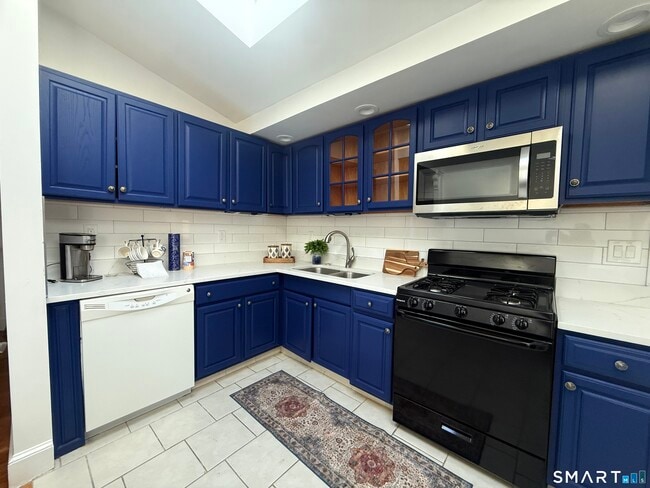 Foto del edificio - 883 Montauk Ave