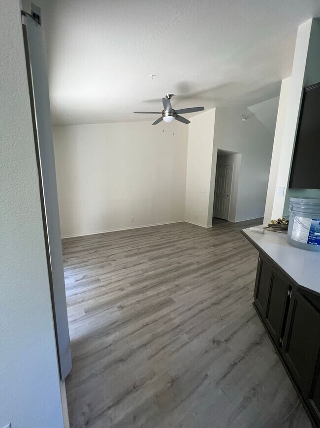 Building Photo - Newly remodeled