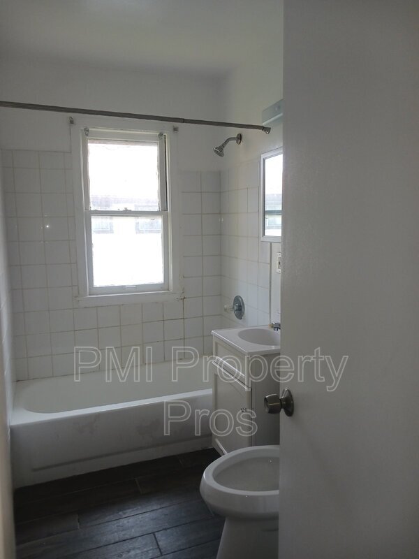 Foto del edificio - 5658 N 61st St
