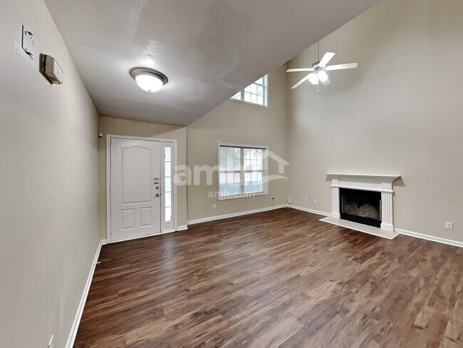 Foto del edificio - 6433 Grand Hickory Dr