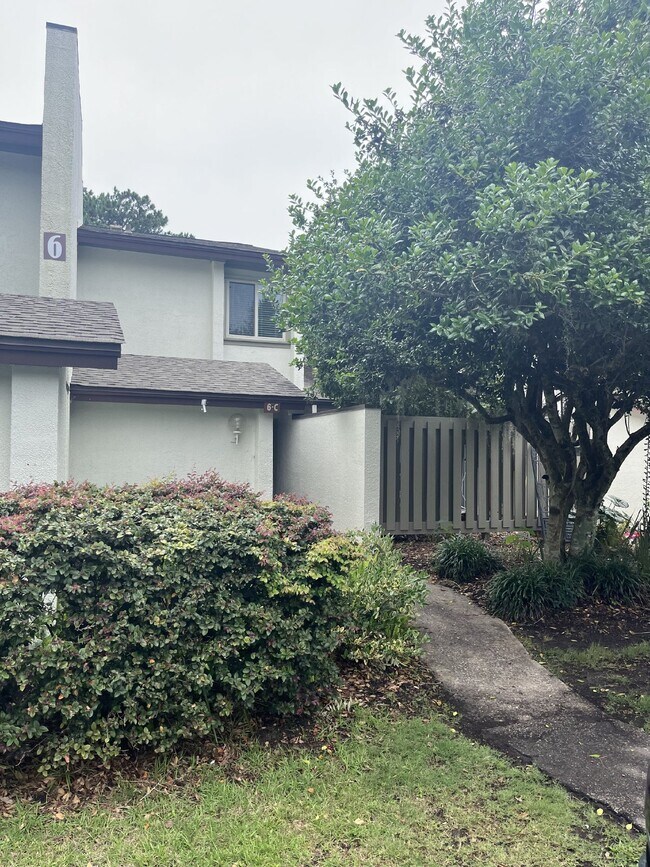 Foto del edificio - Stunning Waterfront Townhouse with 3 Bedrooms and 3 Full Bathrooms in Beaufort, SC!