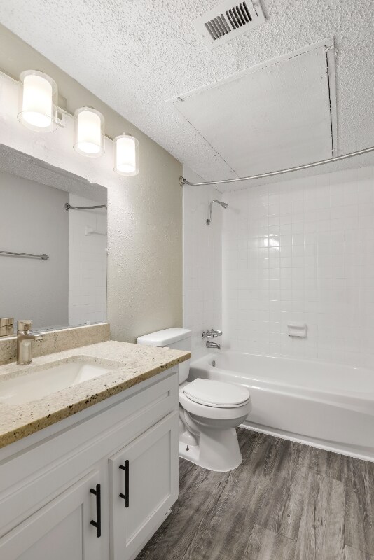 Foto del edificio - 1320 Wales Dr