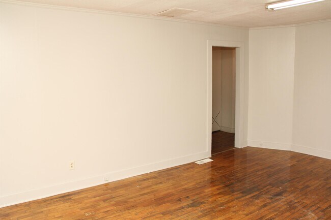 Building Photo - 1400 W Monroe Ave