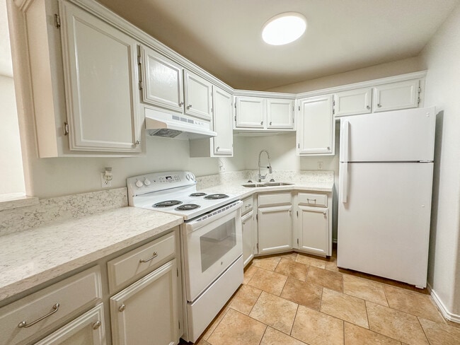 Building Photo - 709 Sonesta Dr