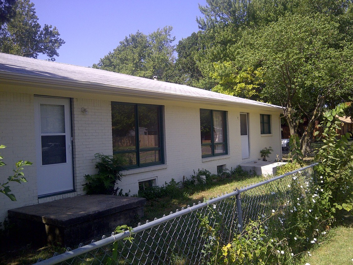 Primary Photo - 3357 W 1st St N