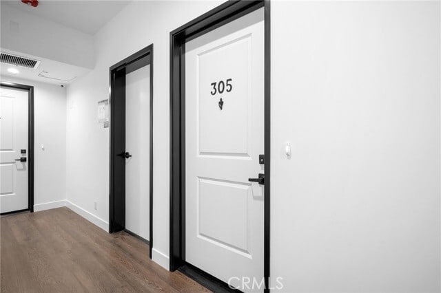 Building Photo - 10657 Moorpark St