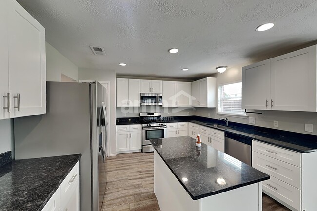 Foto del edificio - 14006 Honey Bee Ct
